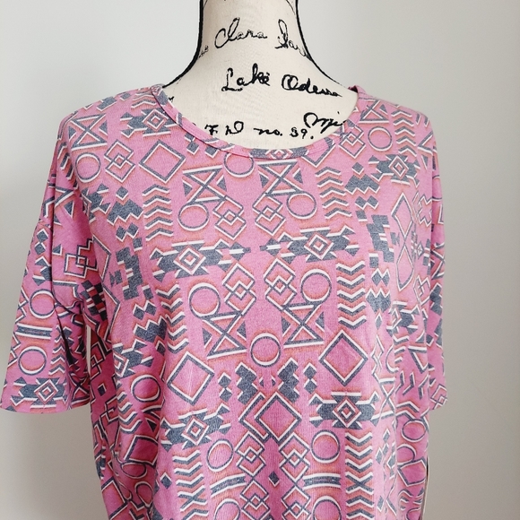 NWT LulaRoe Irma Aztec Geometric Tunic Top Short Sleeve XS - Picture 2 of 7